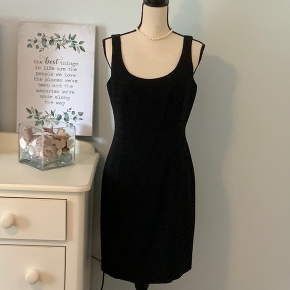 Laundry by Shelli Segal. Crepe tank dress. - Picture 1 of 6